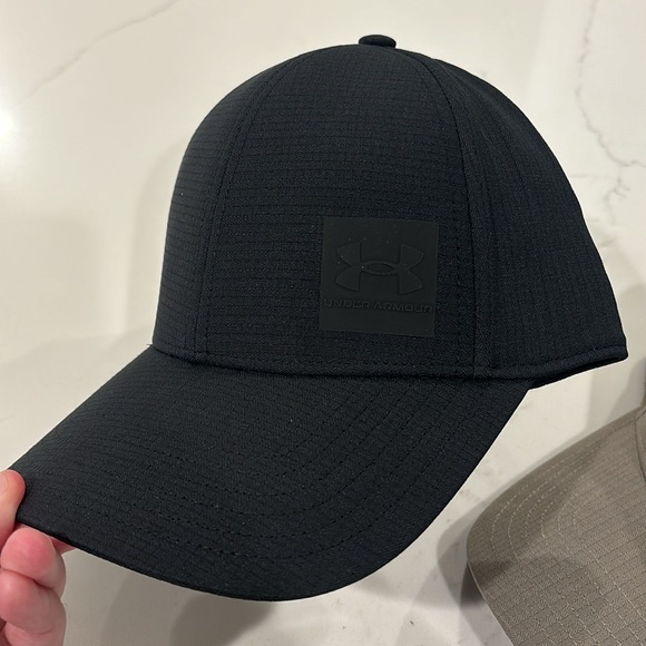 2 Under Armour Iso-chill hat golf, baseball, sports Small - Picture 3 of 9